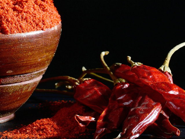 Red-Chili-Pepper-powder-and-dried-chili-on-black-background-537718890-1739×1728.jpg