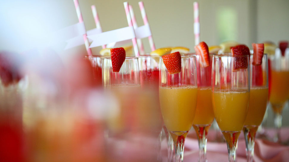 Champagne-cocktail-000051003448_970x546