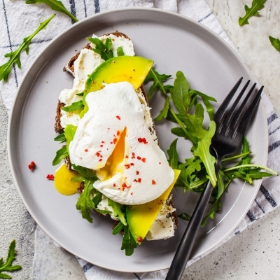 de_wake up to better health_article_build a better breakfast_400x400px_istock-1189956019