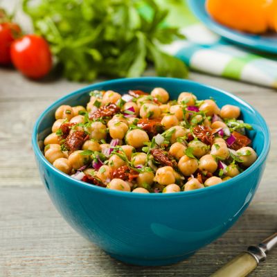 dwe_shop for succes_recipe_chickpea salad_400x400px_iStock-1136815926