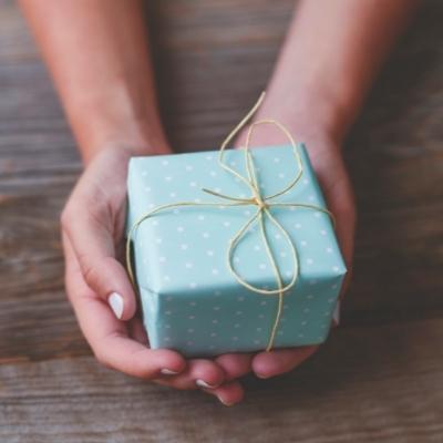 de_gift of health_gift guide_400x400px_istock-1271220506