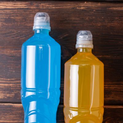 dwe_hydration_sports drinks vs water_400x400px_istock-1319639643