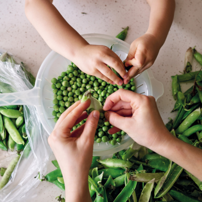 dwe_cooking with kids_400x400px_iStock-1249860289