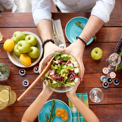 dwe_pf-holiday-table_social3_400x400px_istock-531757167